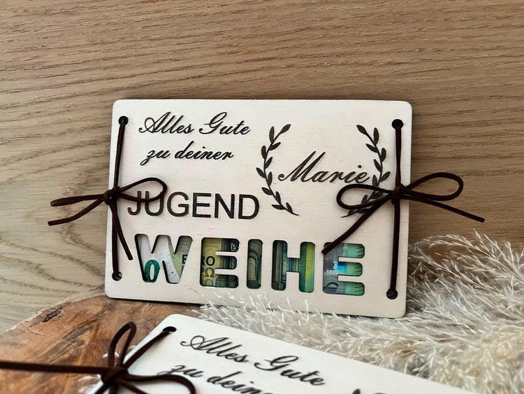 Jugendweihe: Geschenkideen - Ein originelles Geschenk zur Jugendweihe ist dieses personalisiertes Geldgeschenk aus Holz.