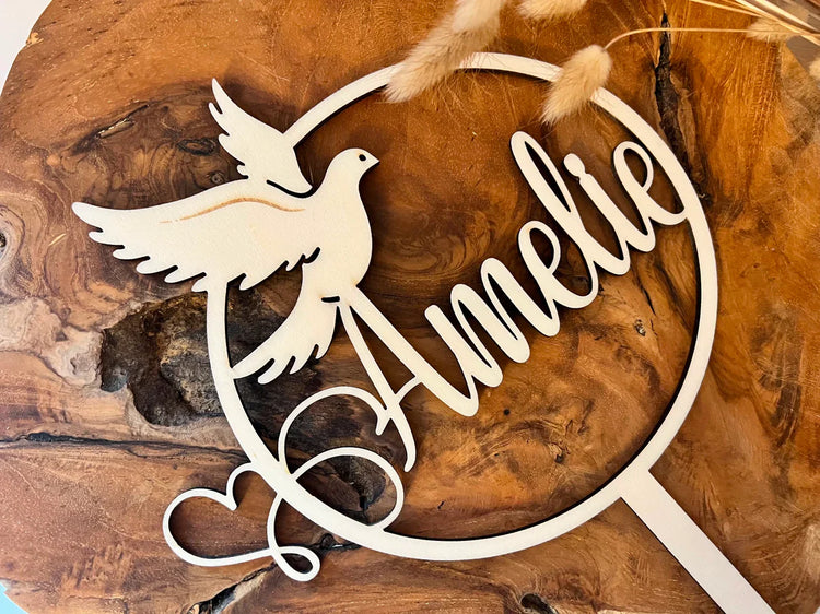 Cake topper aus Holz personalisiert mit Namen für Taufe und Kommunion.