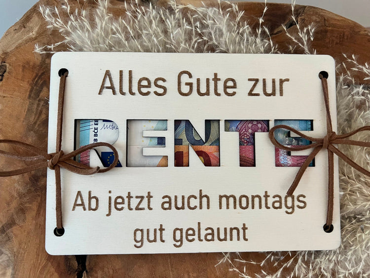 Persönliches Geschenk zur Rente/ Pension. Gravierte Holzkarte als Geldgeschenk für den Ruhestand.