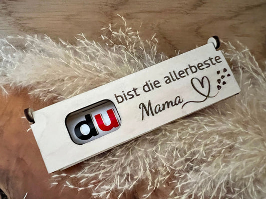 Duplo Geschenkbox für Mama. Die Box wurde aus Holz hergestellt. Passend für Duplo Schokoriegel, mit der Aufschrift: Du bist die allerbeste Mama.