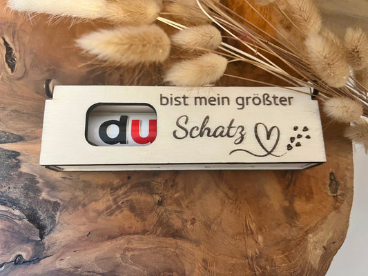 Duplo Geschenkbox- Du bist mein größter Schatz. Die Box ist aus Holz. Die Aufschrift wird darauf graviert. Passend für Duplo Schokoriegel.