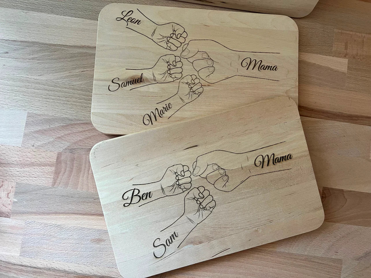 Frühstücksbrettchen personalisiert für Mama mit Namen der Kinder graviert.