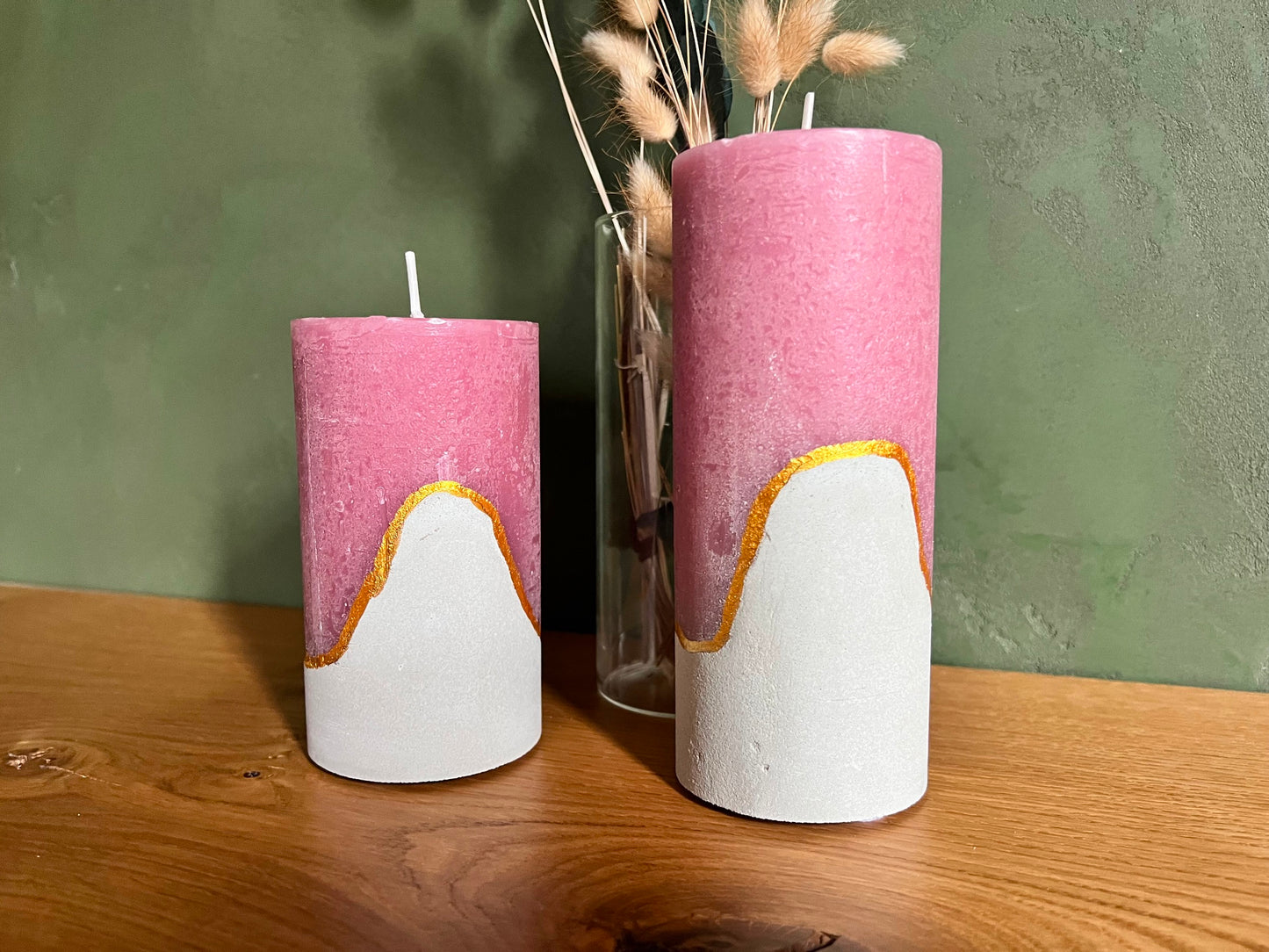 Decorative candles with concrete base in pink